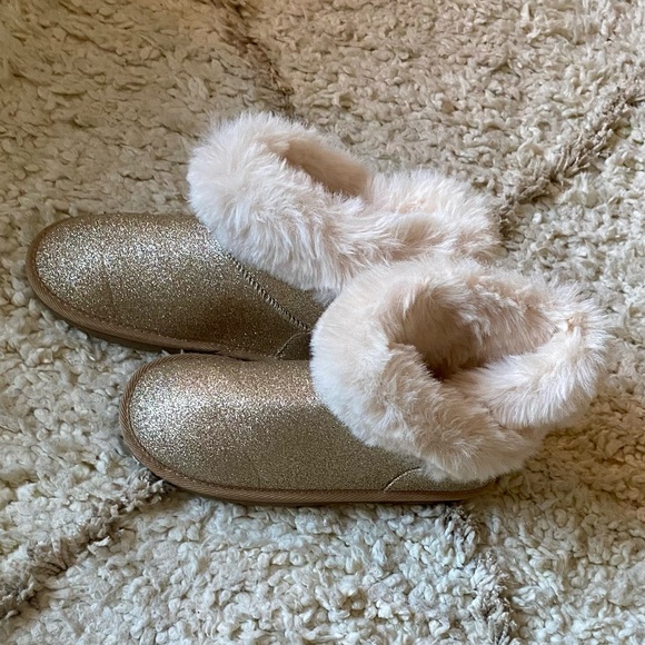 Like New! Children’s Place Sparkly Youth Ugg-Style Boot - Picture 6 of 6